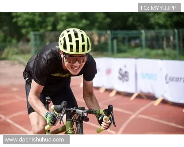 足球巨星化身骑行达人展示运动魅力踏上另类征程
