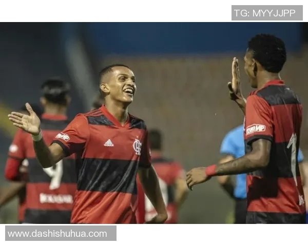 足球巨星转会风云：多队竞逐新星转会背后隐藏的市场博弈