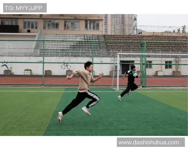 足球星pose引领潮流展现运动激情与青春活力风采 足球星pose引领潮流展现运动激情与青春活力风采