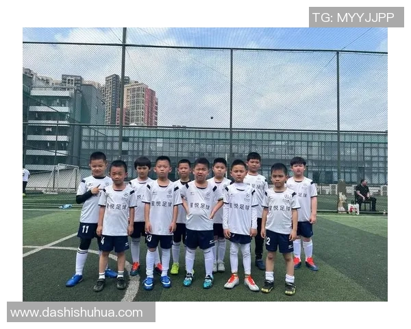 穿着足球衣展现帅气风采的球星们绝美瞬间合集