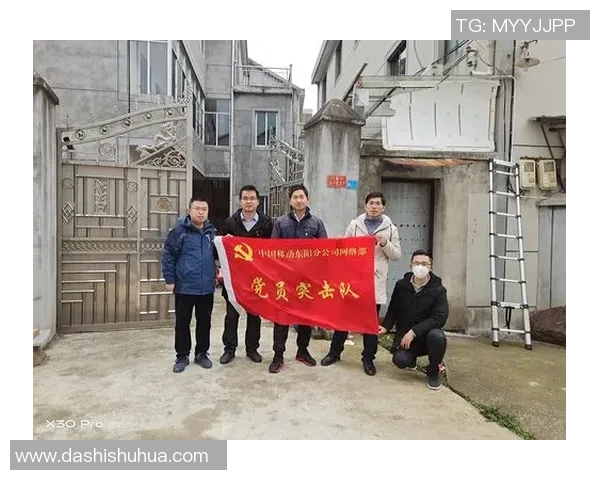 《梦想与荣耀：一位足球传奇的崛起与奋斗历程》